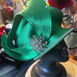 Elegant Green Women's Hat with Rhinestone Detail